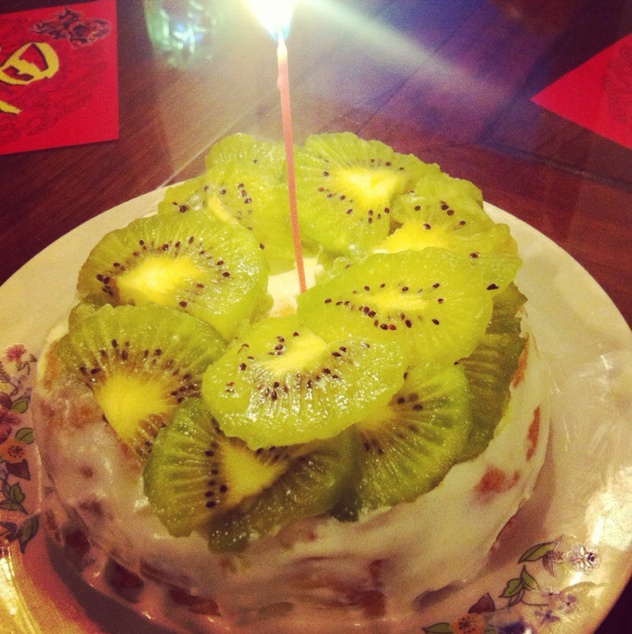 6寸草莓奶油生日蛋糕