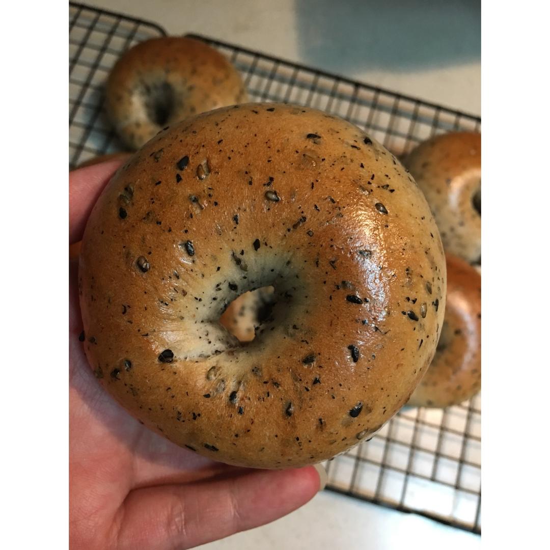 黑芝麻全麦贝果