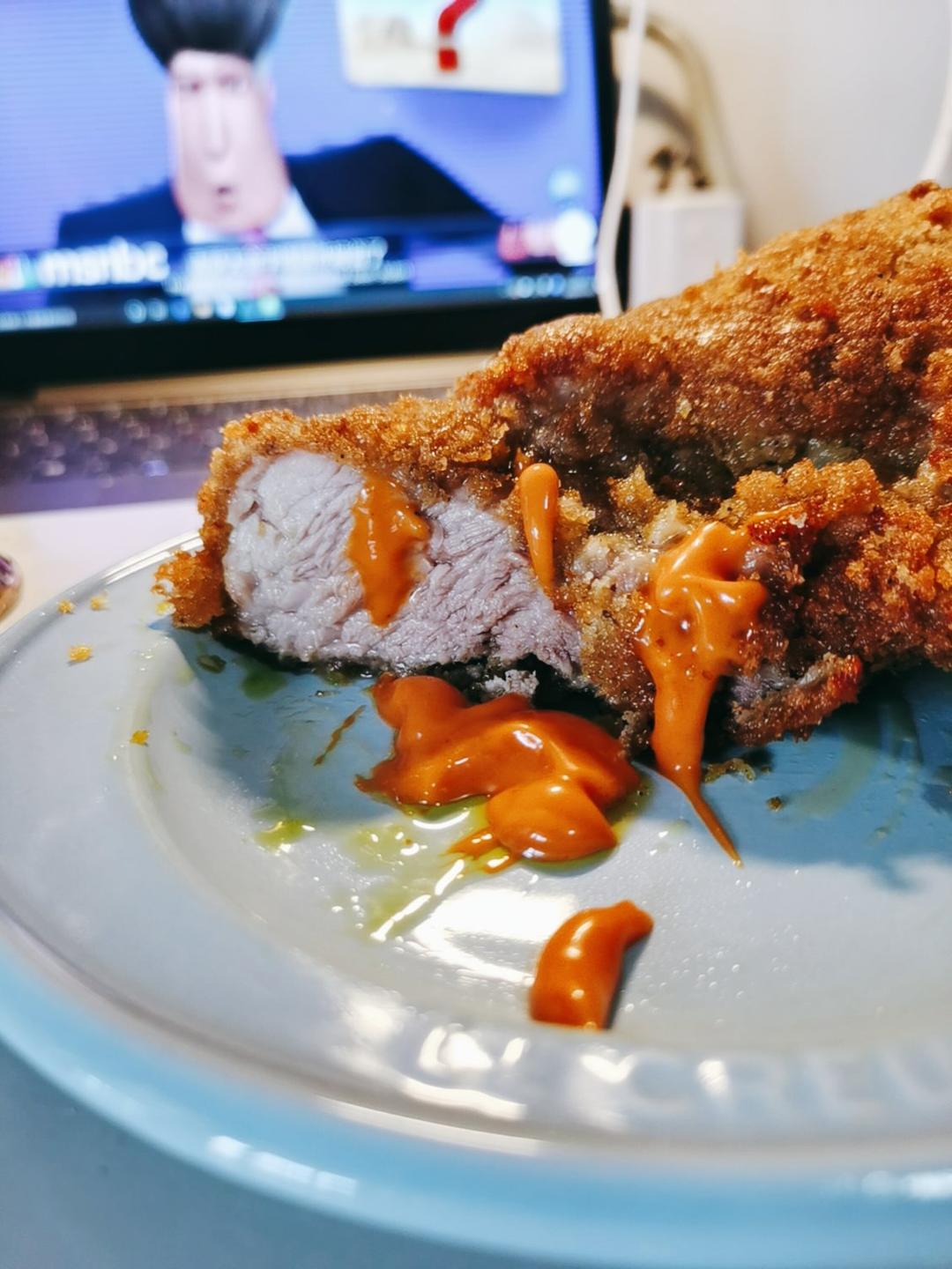 黄金酥脆的炸猪排