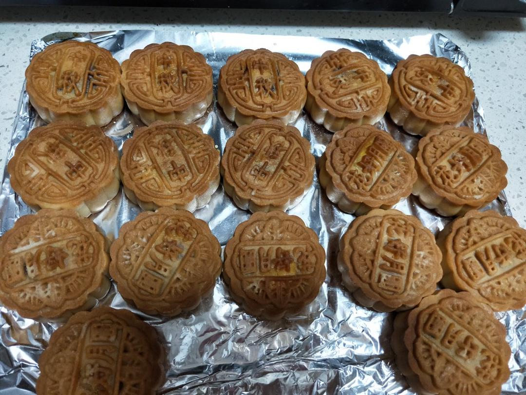 广式月饼—蛋黄莲蓉月饼