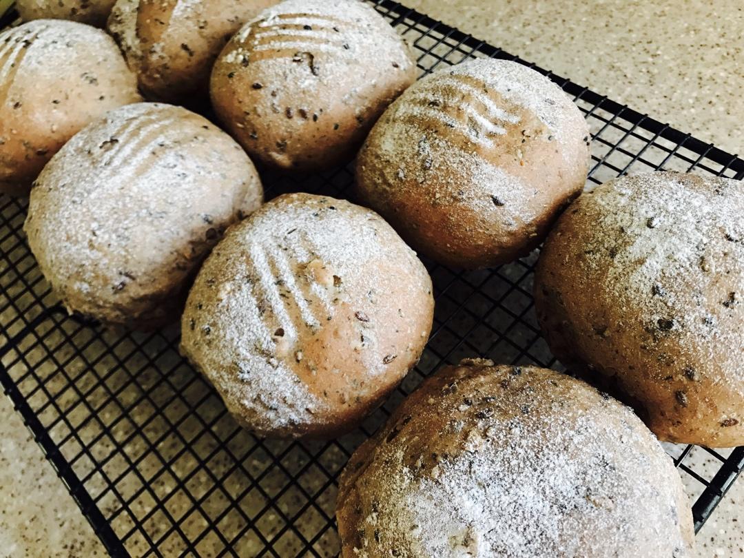 全麦亚麻籽面包