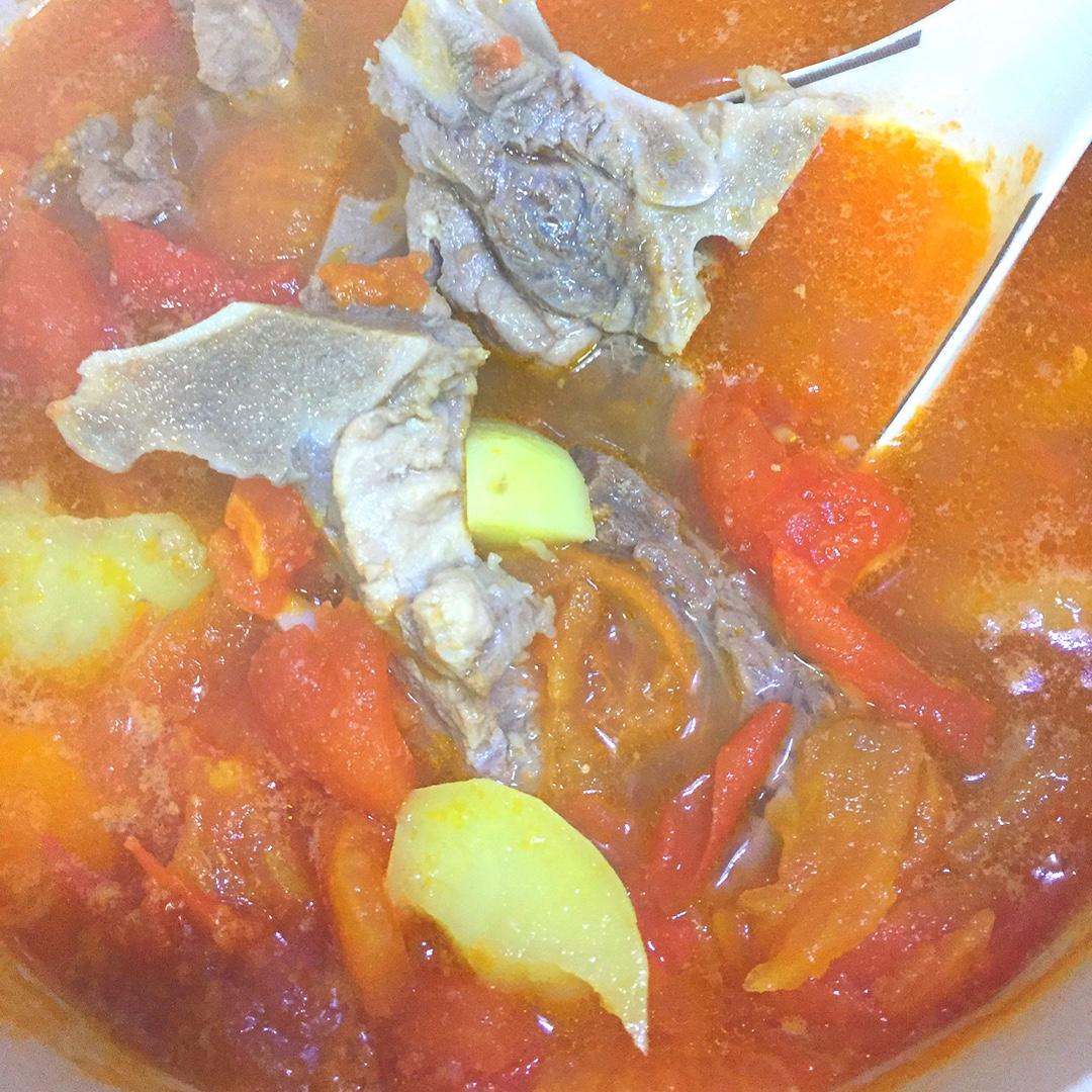 番茄土豆玉米排骨汤