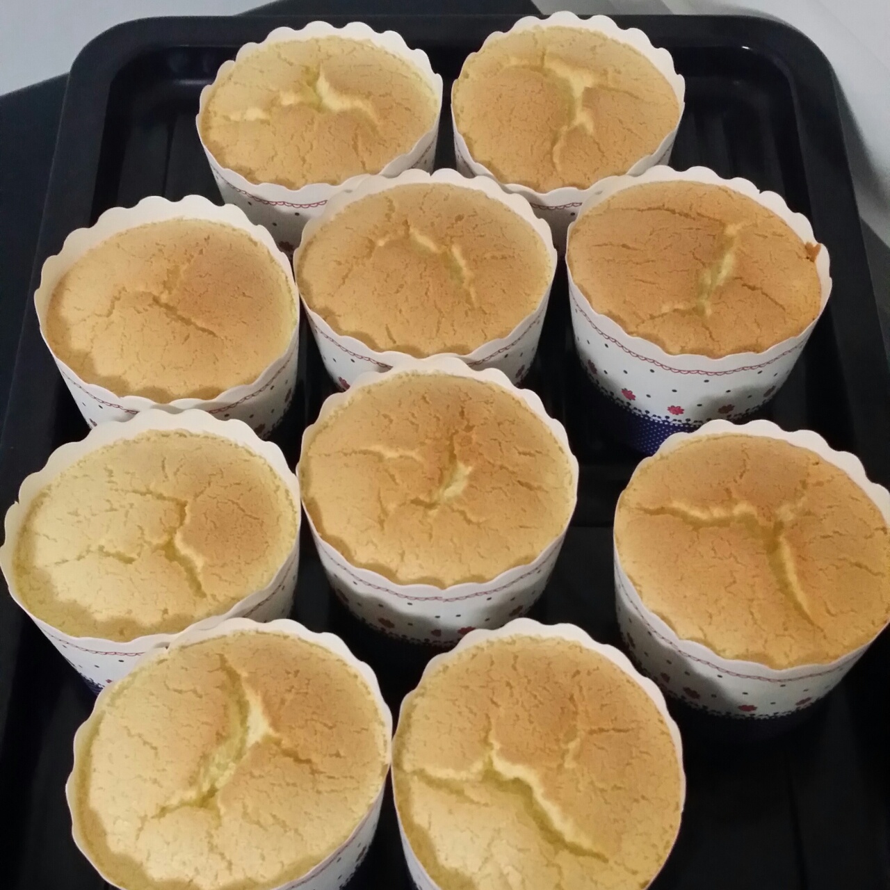 软绵绵戚风纸杯蛋糕