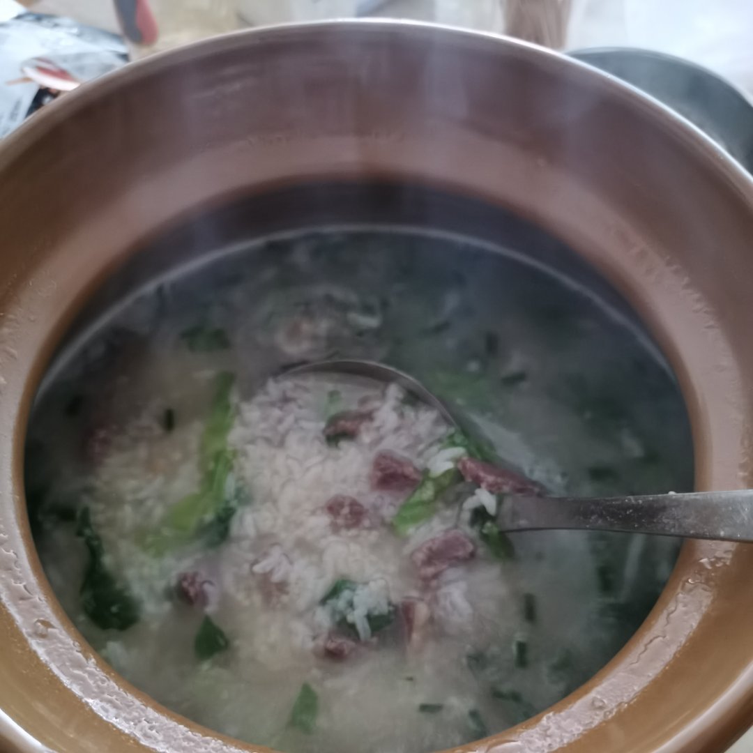广式生菜丝牛肉粥