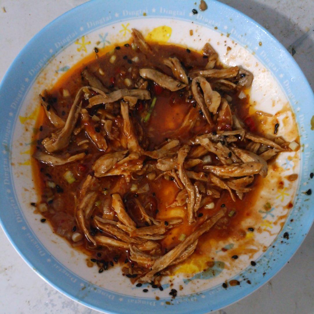 【快手减脂餐】凉拌鸡丝荞麦面（附万能凉拌汁做法）