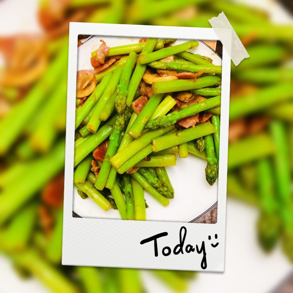 芦笋蘑菇奶油意面( Penne with Mushroom，Asparagus and Cream Sauce)