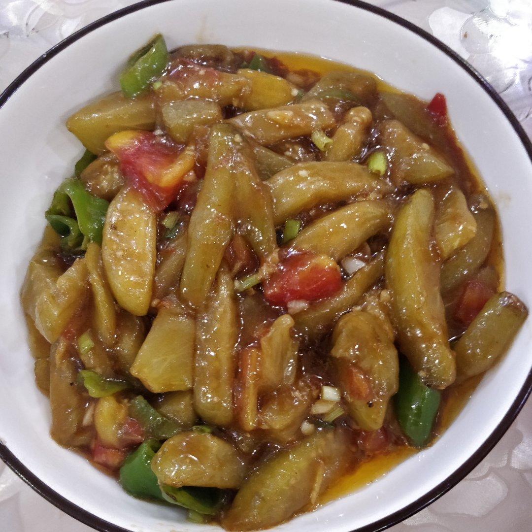 红烧茄子（佐西红柿尖椒）