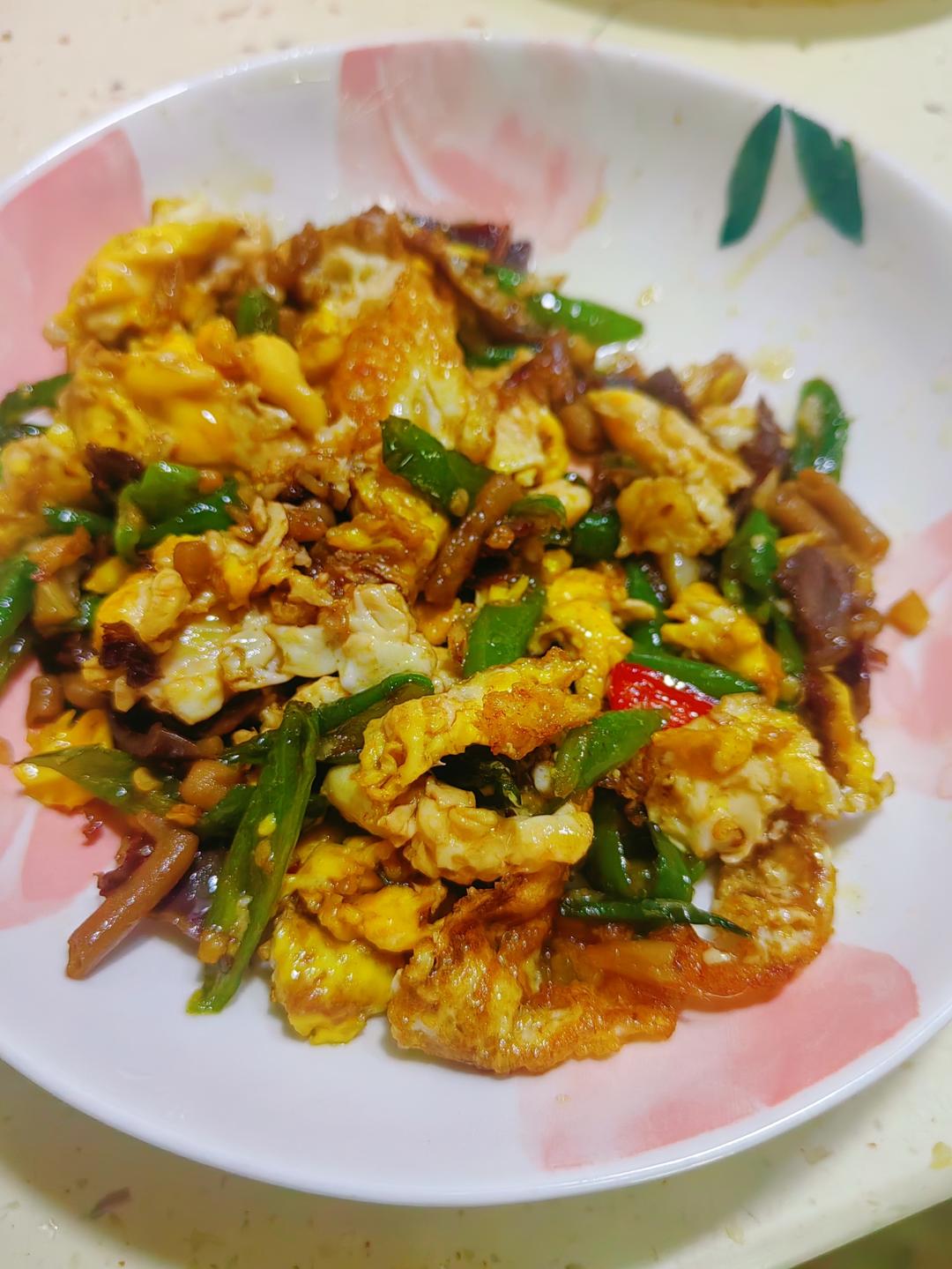 如何用一根鸡肠炒出一碗下饭菜