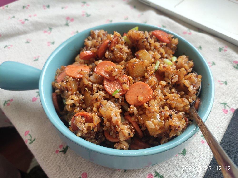 邻居抢着来我家吃土豆香肠炒饭，原来这么香！