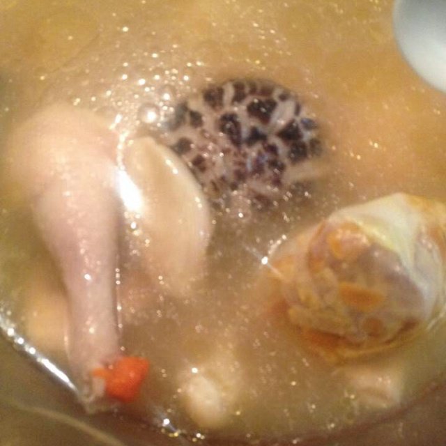 花胶花菇响螺煲鸡汤
