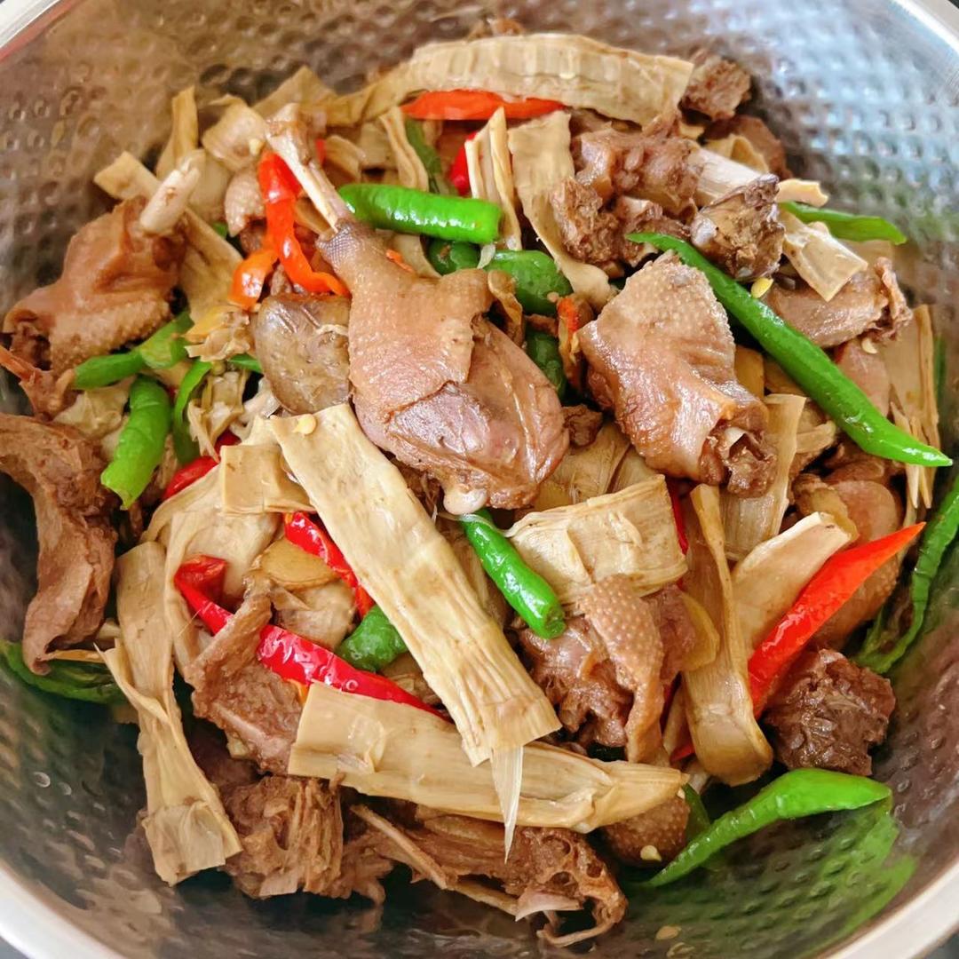 笋干焖烧老麻鸭🦆的做法