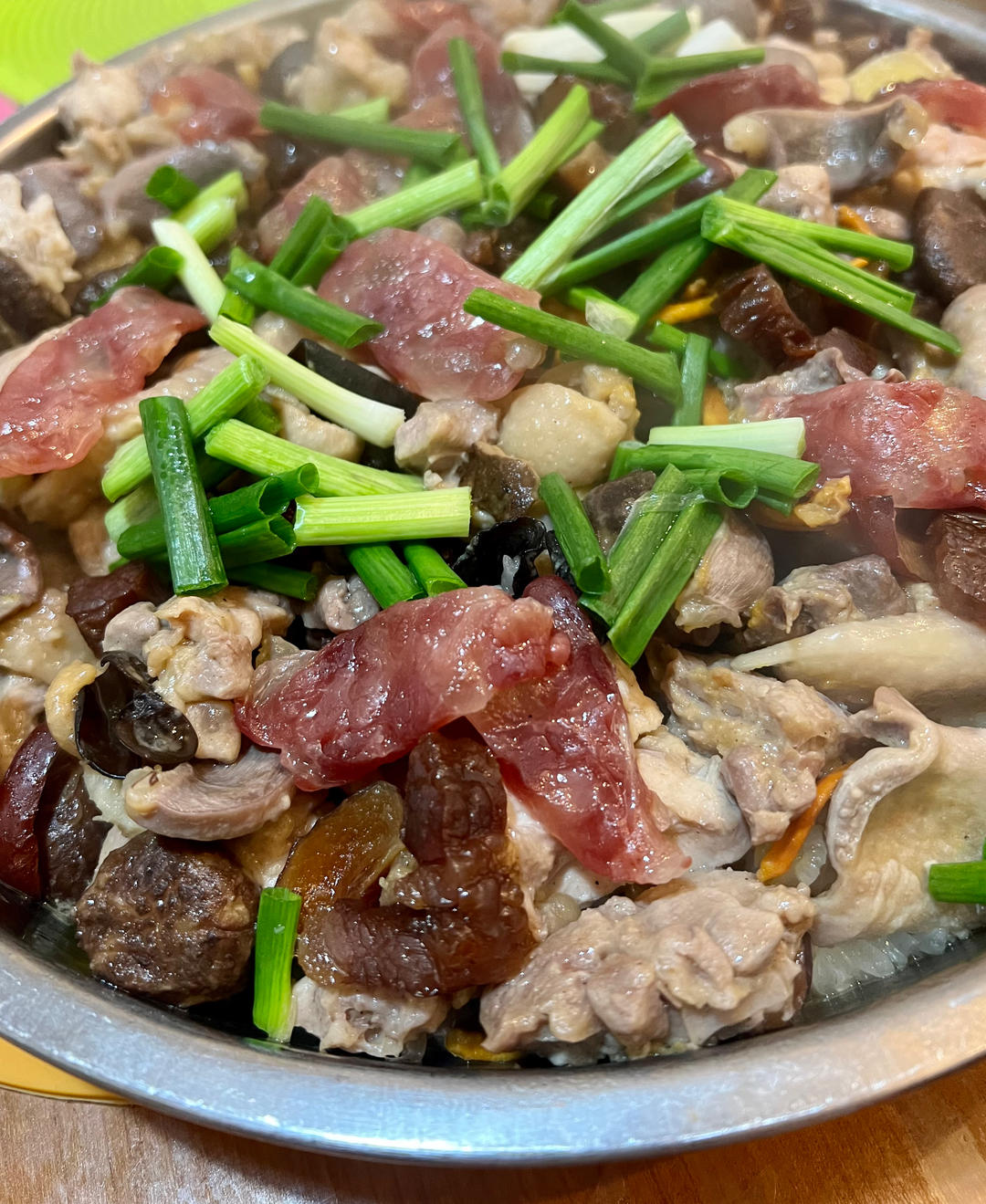 滑鸡腊味蒸糯米饭