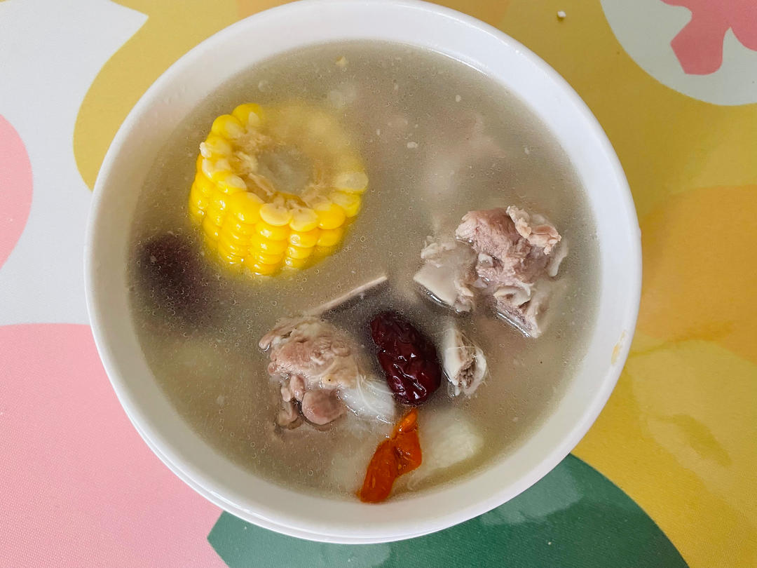 连吃三碗的玉米山药排骨汤