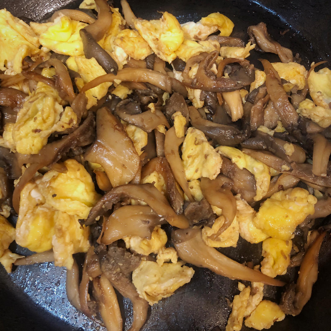蘑菇炒鸡蛋	平菇这样炒，鲜美无比巨好吃