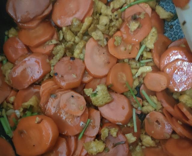 【胡萝卜炒鸡蛋】的做法