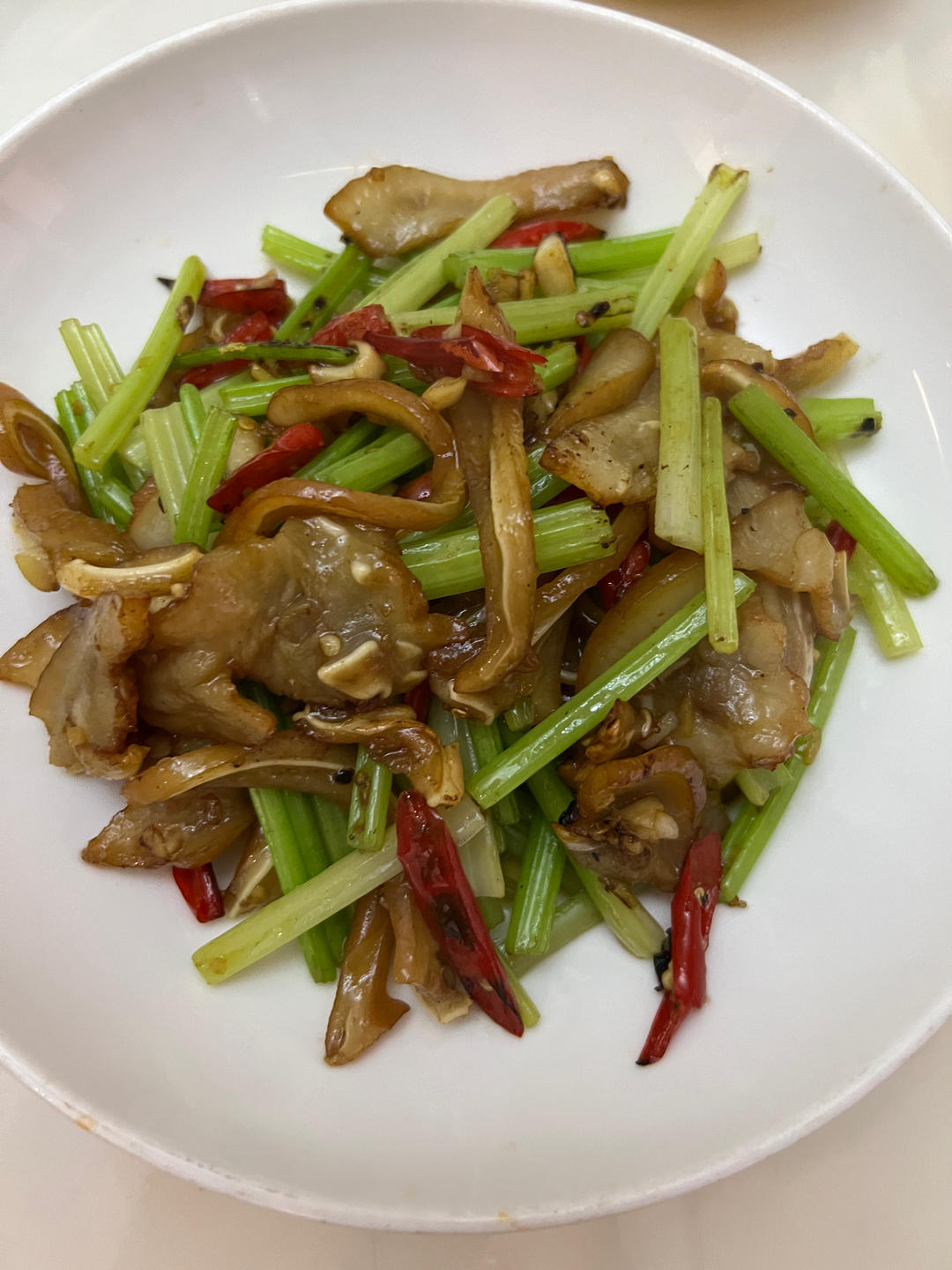 下饭家常菜：好吃到尖叫的辣椒炒猪耳~