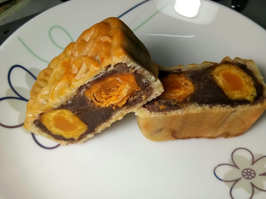 广式月饼—蛋黄莲蓉月饼