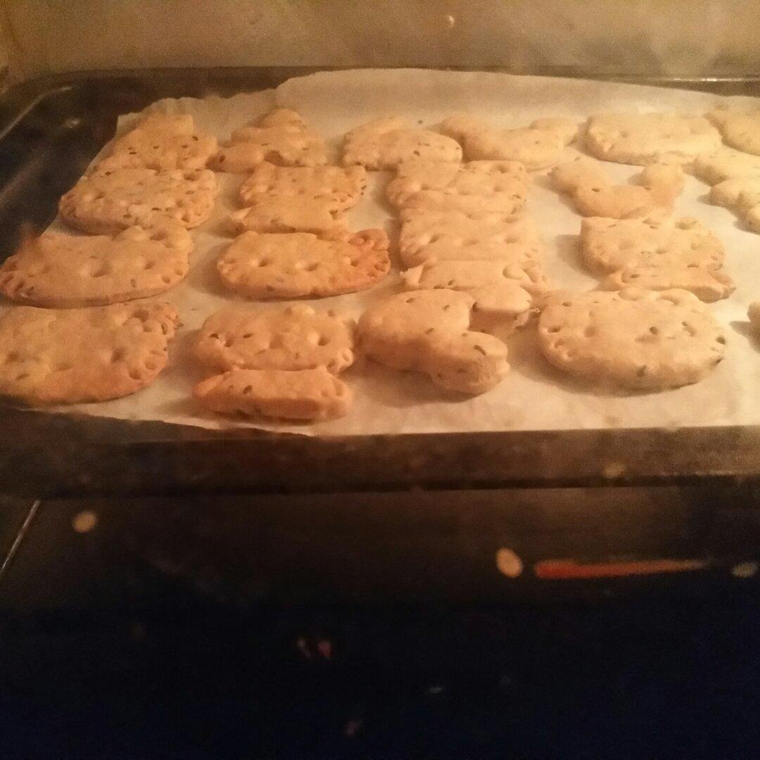 多余打发奶油的用法：香脆芝麻饼干