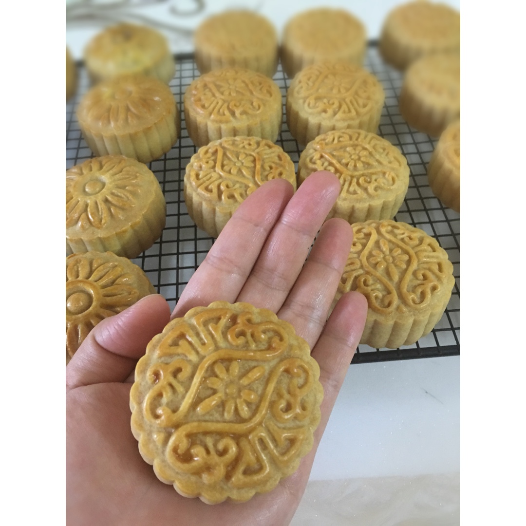 广式月饼—蛋黄莲蓉月饼