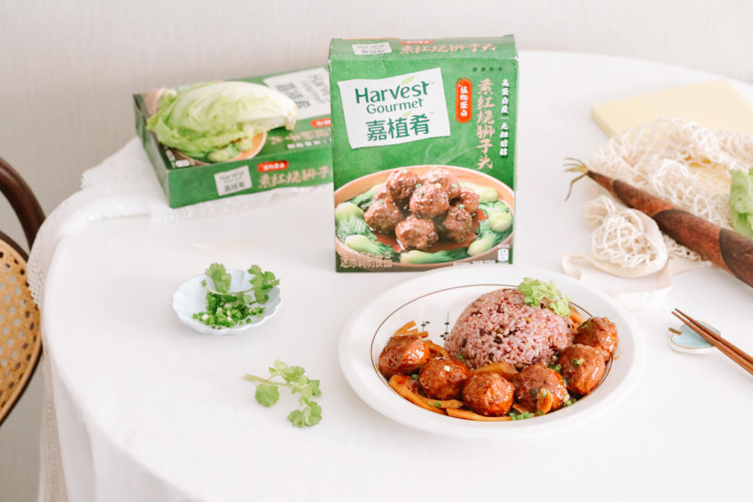 弹性素食｜春笋红烩素狮子头减脂盖浇饭