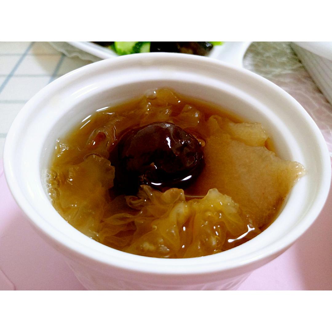 银耳红枣枸杞甜汤