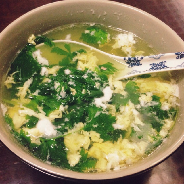 小资做的芹菜叶蛋花汤