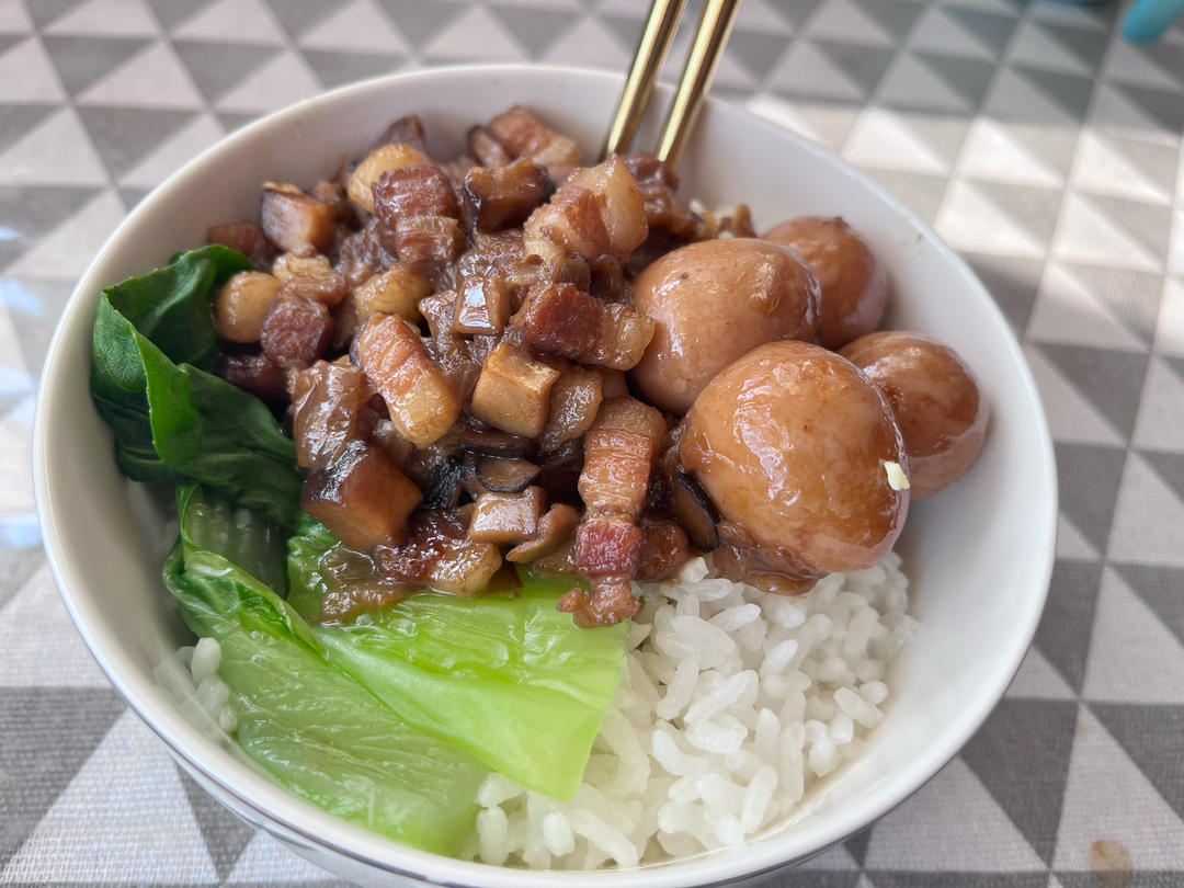 卤肉饭（小朋友也可以吃的喔）