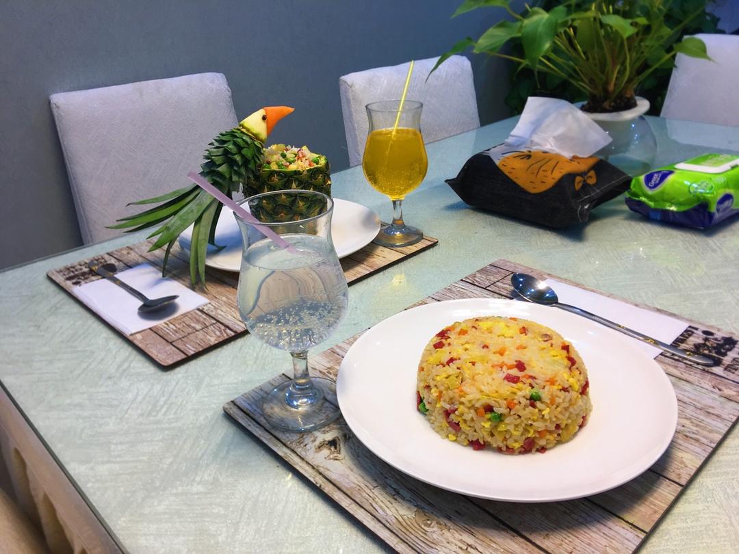 鸟语花香菠萝炒饭