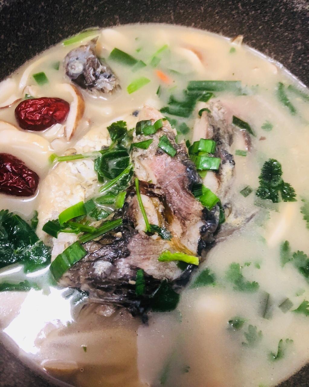 鲫鱼豆腐汤