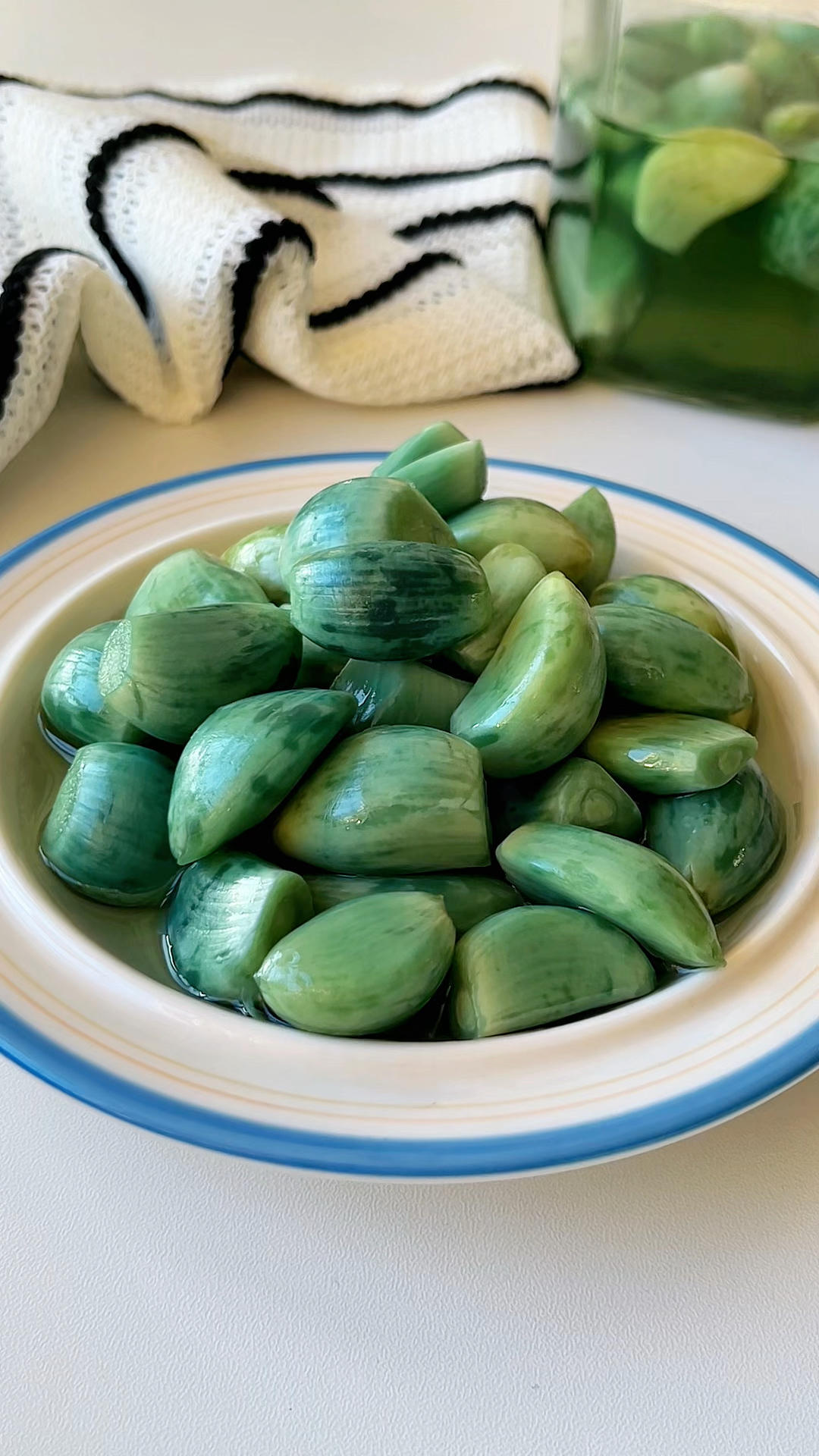 零失败腊八蒜教程！厨房小白也能腌出翡翠绿