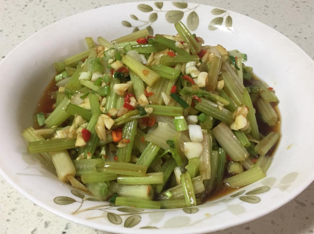 凉拌芹菜