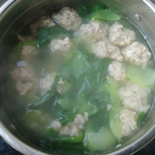 小白菜丸子汤