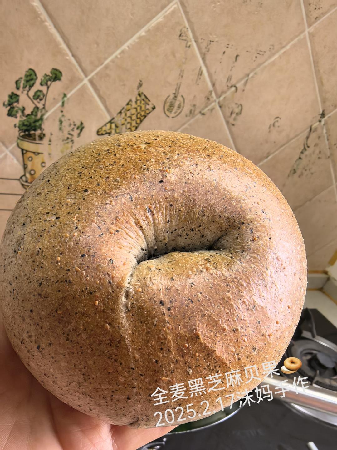 全麥芝麻培根乳酪貝果