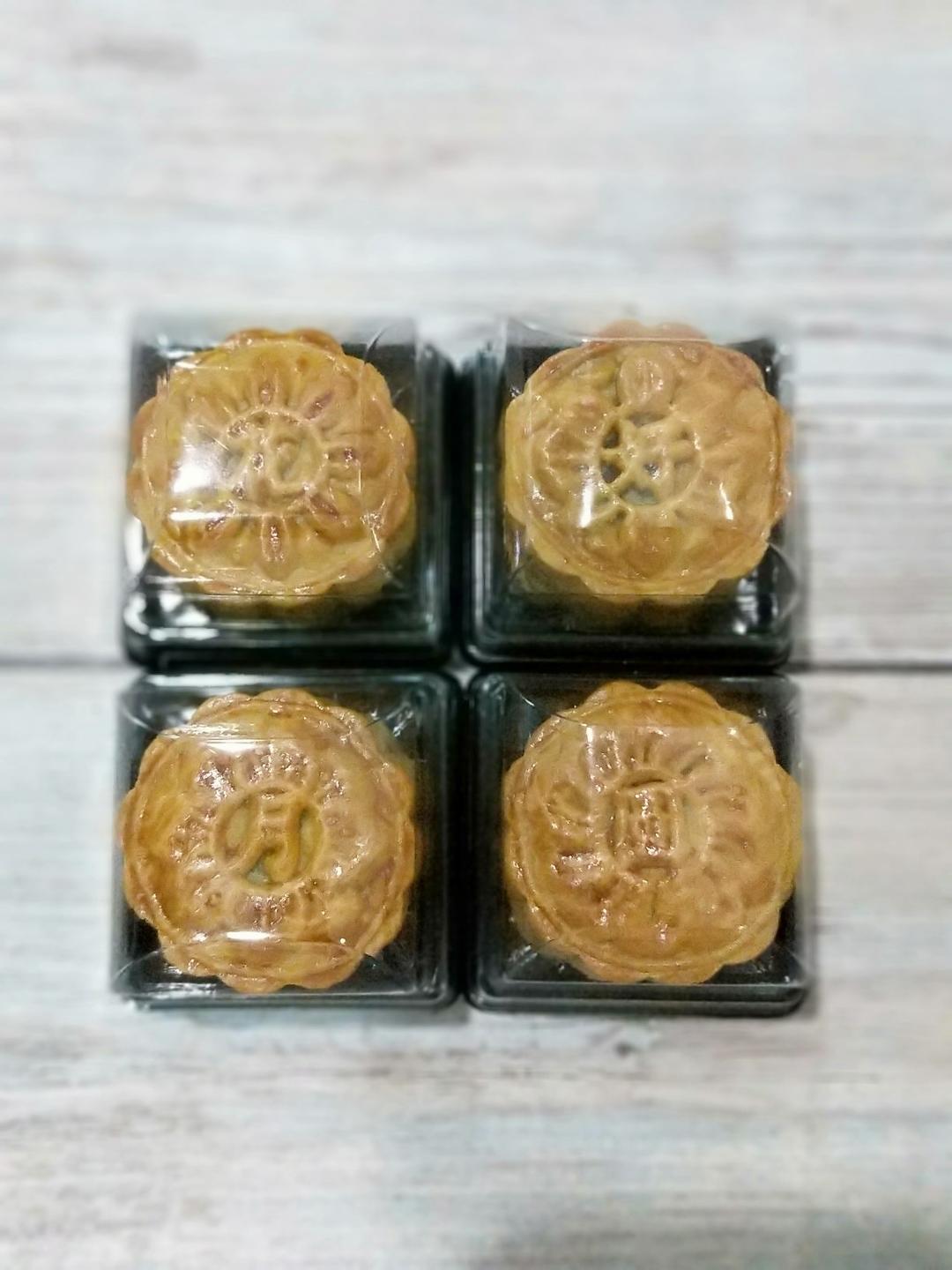 广式月饼——蛋黄莲蓉月饼