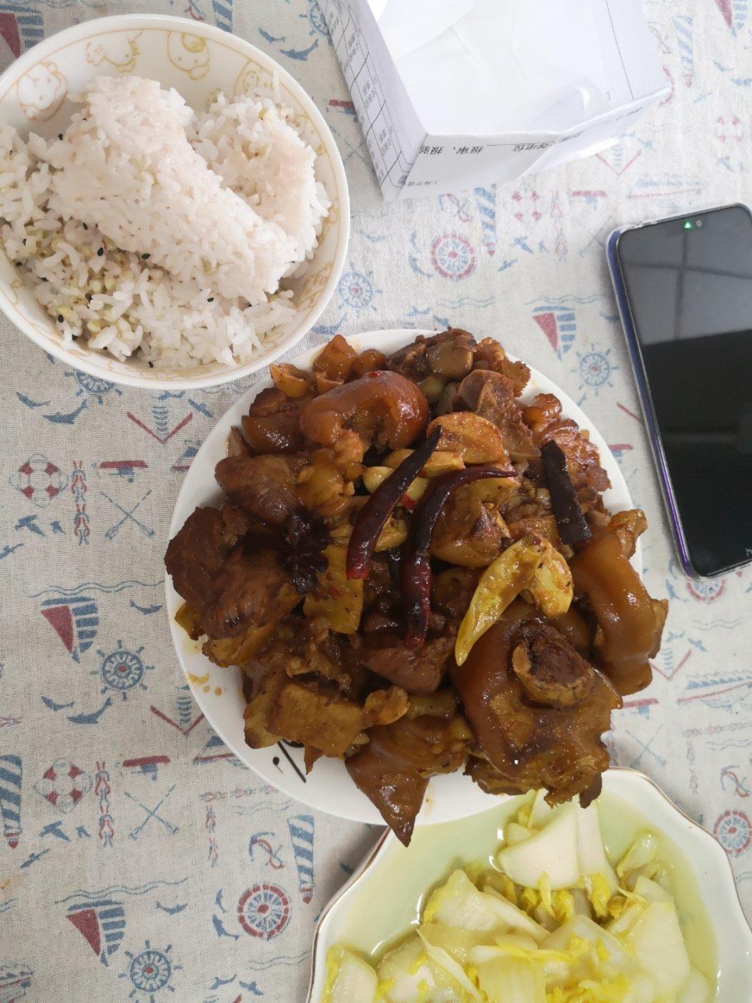 美味的家常菜：红烧猪蹄