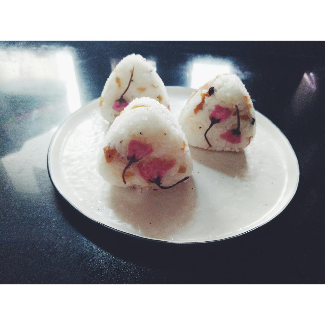 樱花梅子饭团