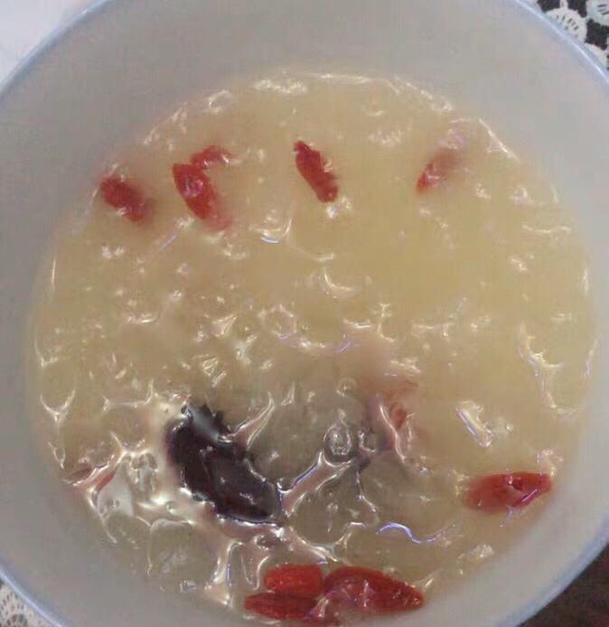 红枣枸杞银耳汤