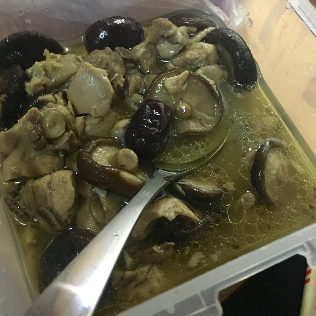 香菇炖鸡汤