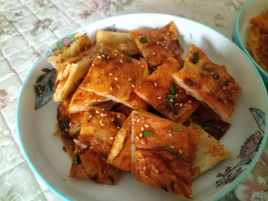 “手抓饼3分钟酱饼”超快超简单！太适合当早餐啦，比外面小摊还美味！