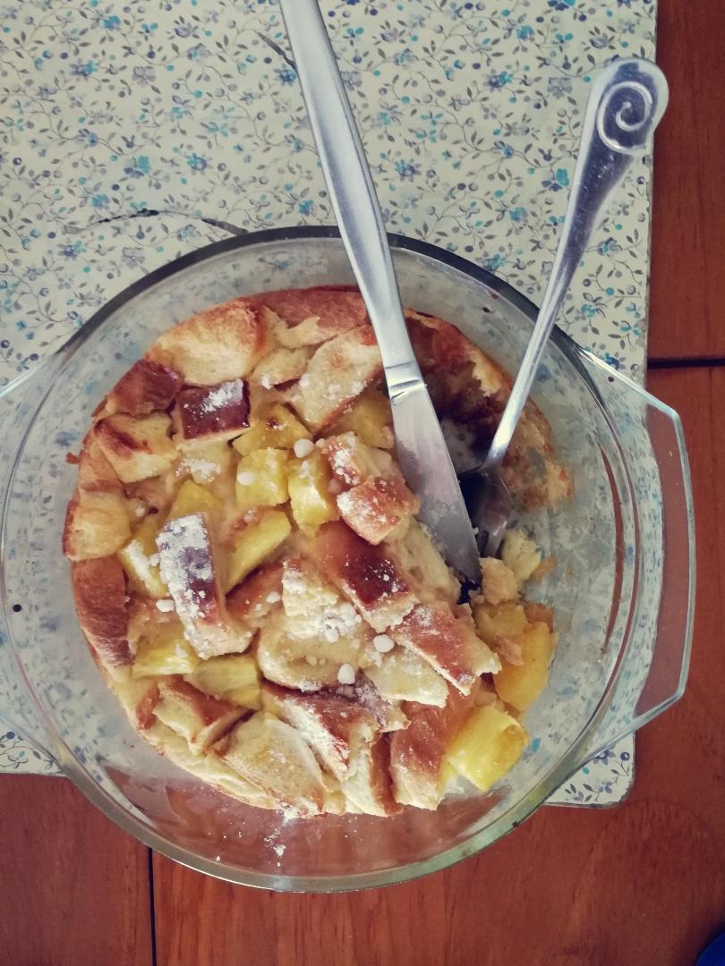 菠萝葡萄干面包布丁