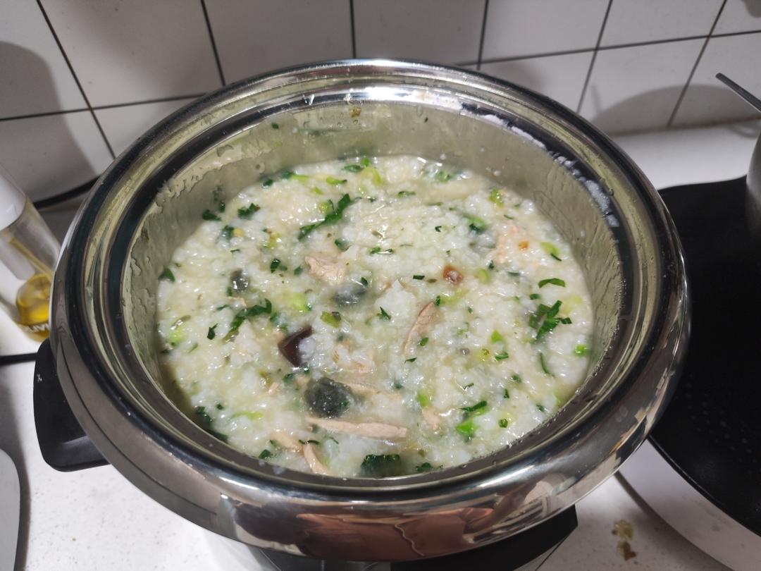 妈妈👩教我做的皮蛋瘦肉粥🥣简单快捷美味😋