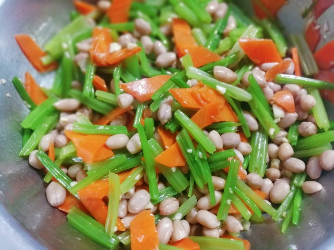 芹菜炝拌花生米的做法步骤图 怎么做好吃 菩小白 下厨房