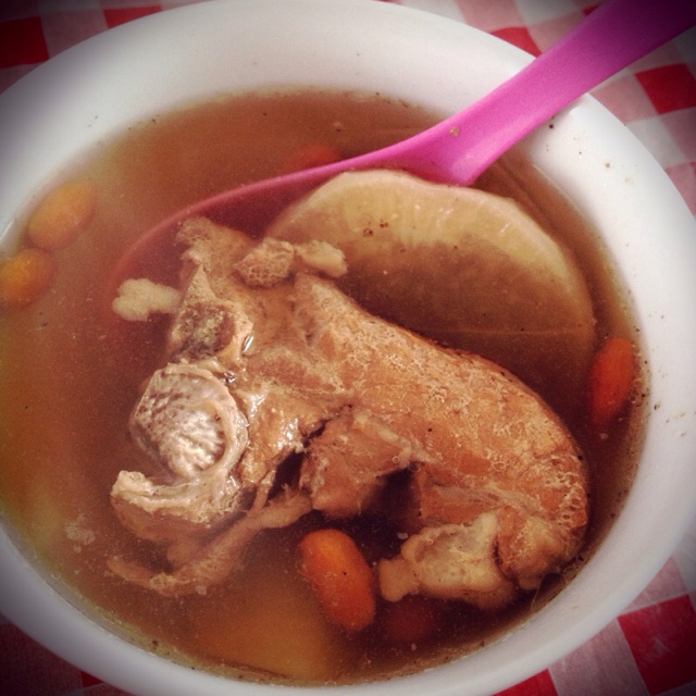 白萝卜枸杞排骨汤