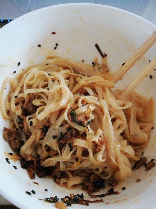 10分钟搞定的一碗葱油拌面