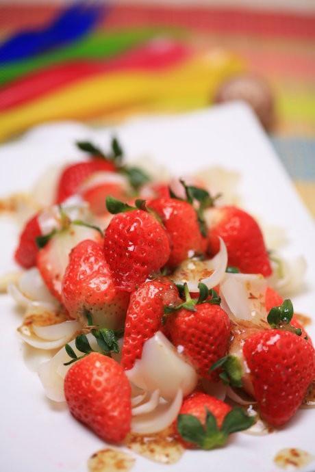 桂花百合草莓的做法