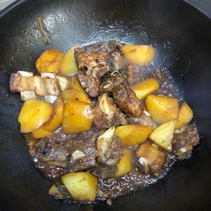 红烧排骨炖土豆的做法 步骤6