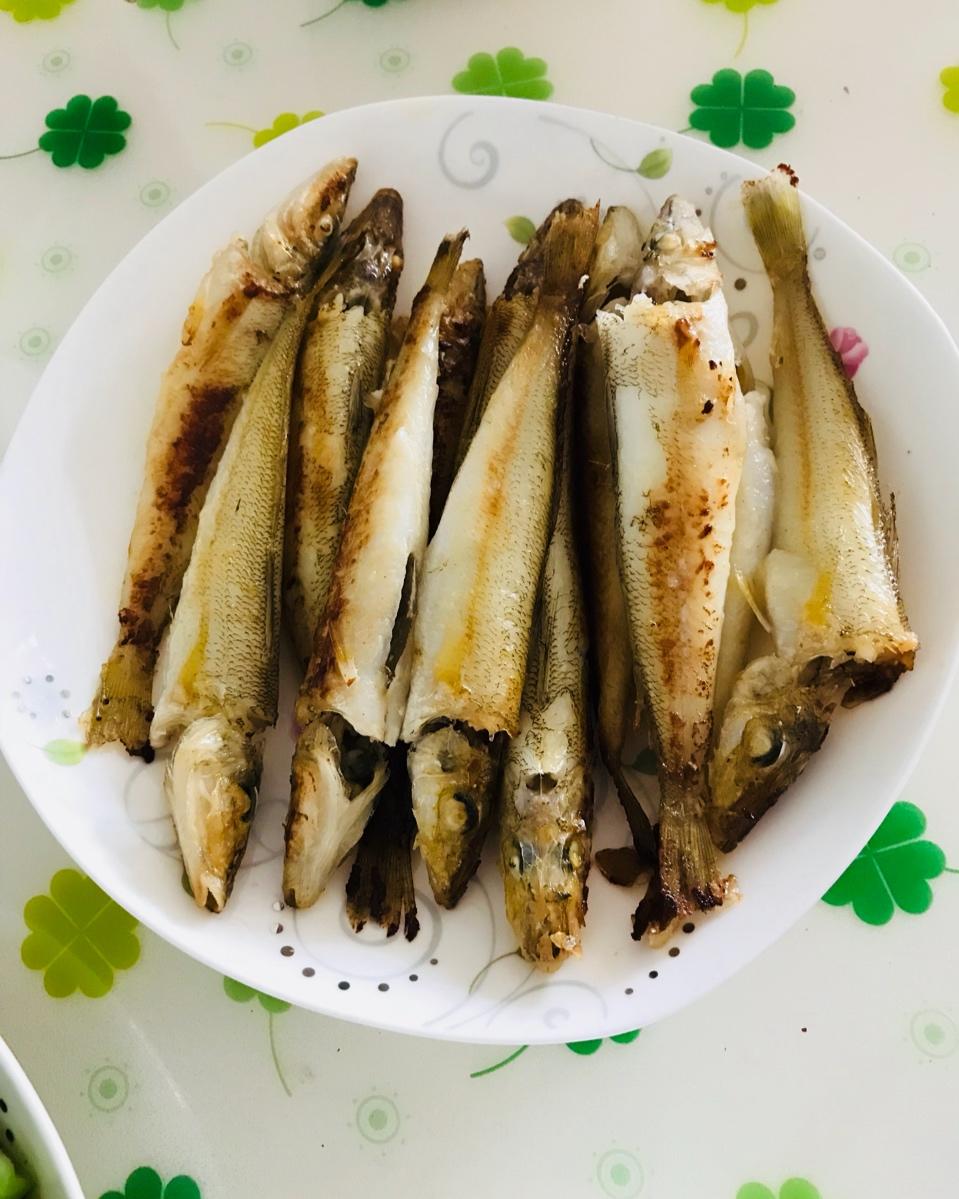 香煎多春鱼