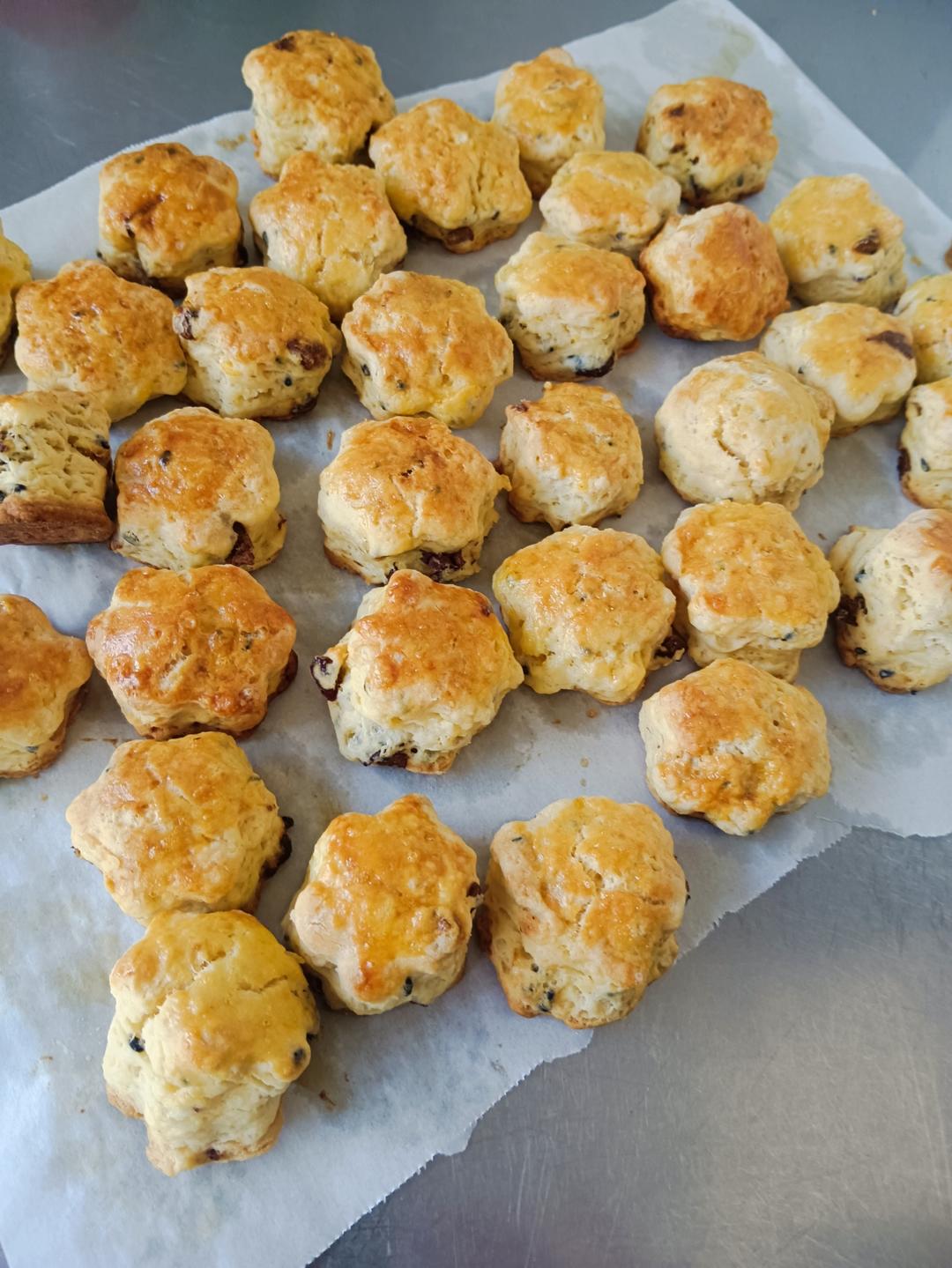 简单快手的英式下午茶｜蔓越莓司康