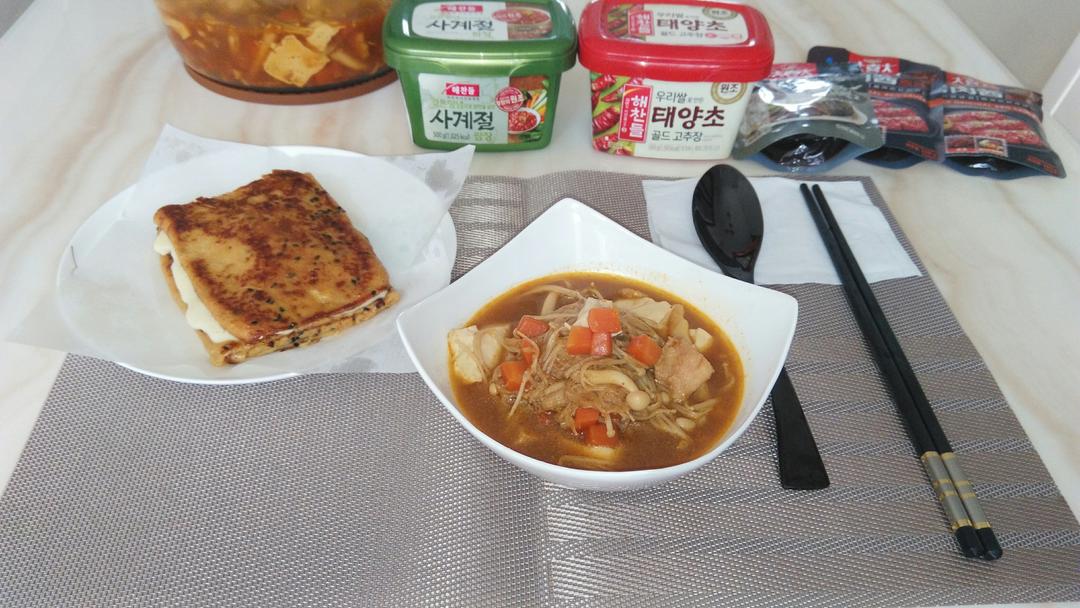 一人食之韩式大酱汤配芝士鸡蛋饼