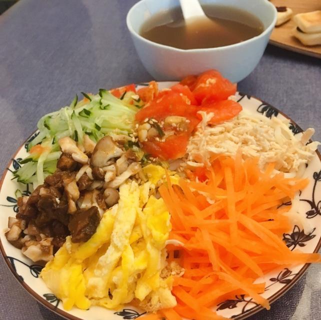 番茄家族🍅五彩鸡丝凉面